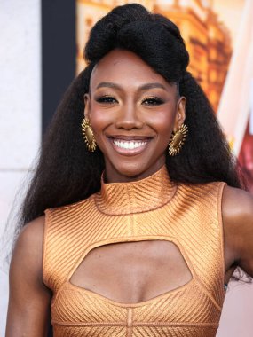 Aktris Zurin Villanueva, 28 Mart 2023 'te Westwood, Los Angeles, Kaliforniya, ABD' deki Regency Village Theatre 'da düzenlenen Netflix' in 'Cinayet Gizemi 2' nin Los Angeles galasına geldi..