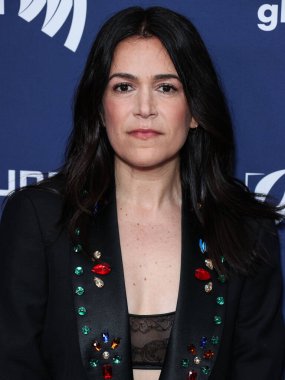 Amerikalı komedyen, yazar, aktris, illüstratör ve yapımcı Abbi Jacobson, 30 Mart 2023 'te Beverly Hills, Los Angeles, Kaliforniya, ABD' de düzenlenen 34.. 