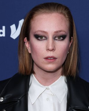 Amerikalı komedyen, oyuncu ve yazar Hannah Einbinder, 30 Mart 2023 'te Beverly Hills, Los Angeles, Kaliforniya, ABD' de düzenlenen 34. Yıllık GLAAD Medya Ödülleri 'ne geldi.. 