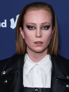 Amerikalı komedyen, oyuncu ve yazar Hannah Einbinder, 30 Mart 2023 'te Beverly Hills, Los Angeles, Kaliforniya, ABD' de düzenlenen 34. Yıllık GLAAD Medya Ödülleri 'ne geldi.. 
