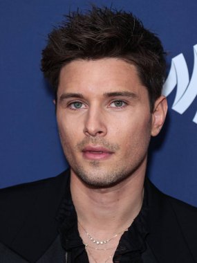 İsrailli-Amerikalı aktör Ronen Rubinstein, 30 Mart 2023 'te Beverly Hilton Hotel' de düzenlenen 34. Yıllık GLAAD Medya Ödülleri 'ne geldi.. 