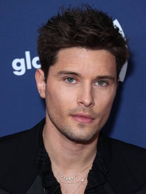 İsrailli-Amerikalı aktör Ronen Rubinstein, 30 Mart 2023 'te Beverly Hilton Hotel' de düzenlenen 34. Yıllık GLAAD Medya Ödülleri 'ne geldi.. 