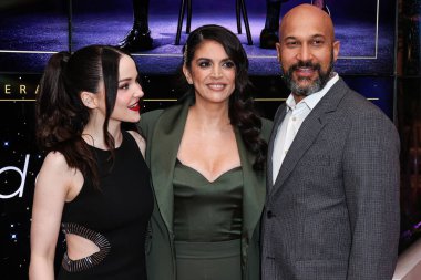  Dove Cameron, şarkıcı Cecily Strong ve Amerikalı aktör, komedyen, senarist ve yapımcı Keegan-Michael Key Apple TV + 'Schmigadoon' a geldiler! Sezon 2 - 13 Nisan 2023 Kuzey Hollywood, Los Angeles