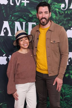 Linda Phan ve Drew Scott 14 Nisan 2023 'te Los Angeles, Kaliforniya, Kaliforniya' daki Kaliforniya Bilim Merkezi 'nde düzenlenen Los Angeles' taki Apple TV + Original Series 'Jane' in 1. sezonuna geldiler..
