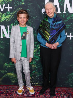 Mason Blomberg ve Dr. Jane Goodall, 14 Nisan 2023 'te Los Angeles, Kaliforniya, ABD' de bulunan Kaliforniya Bilim Merkezi 'nde gerçekleştirilen Apple TV + Original Series' Jane 'Sezon 1' e geldiler..