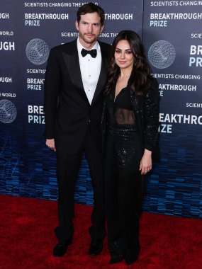 Ashton Kutcher ve eşi Mila Kunis, 15 Nisan 2023 'te ABD' nin Kaliforniya eyaletinin Los Angeles kentinde düzenlenen Akademi Sinema Müzesi 'nde düzenlenen 9..