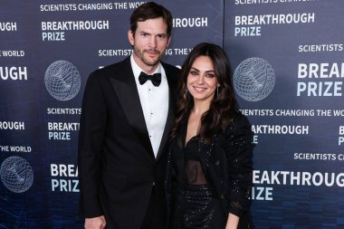 Ashton Kutcher ve eşi Mila Kunis, 15 Nisan 2023 'te ABD' nin Kaliforniya eyaletinin Los Angeles kentinde düzenlenen Akademi Sinema Müzesi 'nde düzenlenen 9..
