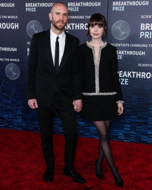 Charlie McDowell ve eşi Lily Collins, 15 Nisan 2023 'te Los Angeles, Kaliforniya, ABD' deki Akademi Sinema Müzesi 'nde düzenlenen 9.. 