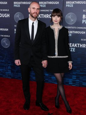 Charlie McDowell ve eşi Lily Collins, 15 Nisan 2023 'te Los Angeles, Kaliforniya, ABD' deki Akademi Sinema Müzesi 'nde düzenlenen 9.. 