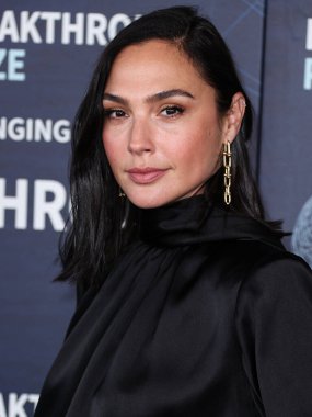 Tiffany & Co. 'nun takılarını takan İsrailli aktris ve manken Gal Gadot, 15 Nisan 2023' te ABD 'nin Kaliforniya eyaletinin Los Angeles kentinde bulunan Akademi Sinema Müzesi' nde düzenlenen 9.. 