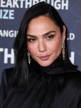 Tiffany & Co. 'nun takılarını takan İsrailli aktris ve manken Gal Gadot, 15 Nisan 2023' te ABD 'nin Kaliforniya eyaletinin Los Angeles kentinde bulunan Akademi Sinema Müzesi' nde düzenlenen 9.. 