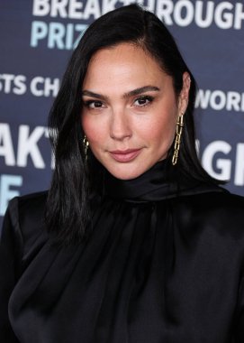 Tiffany & Co. 'nun takılarını takan İsrailli aktris ve manken Gal Gadot, 15 Nisan 2023' te ABD 'nin Kaliforniya eyaletinin Los Angeles kentinde bulunan Akademi Sinema Müzesi' nde düzenlenen 9.. 