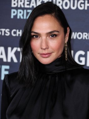 Tiffany & Co. 'nun takılarını takan İsrailli aktris ve manken Gal Gadot, 15 Nisan 2023' te ABD 'nin Kaliforniya eyaletinin Los Angeles kentinde bulunan Akademi Sinema Müzesi' nde düzenlenen 9.. 