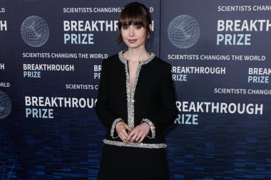 İngiliz ve Amerikalı aktris Lily Collins, 15 Nisan 2023 'te ABD' nin Kaliforniya eyaletinin Los Angeles kentinde bulunan Akademi Sinema Müzesi 'nde düzenlenen 9.. 