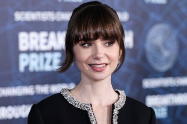 İngiliz ve Amerikalı aktris Lily Collins, 15 Nisan 2023 'te ABD' nin Kaliforniya eyaletinin Los Angeles kentinde bulunan Akademi Sinema Müzesi 'nde düzenlenen 9.. 