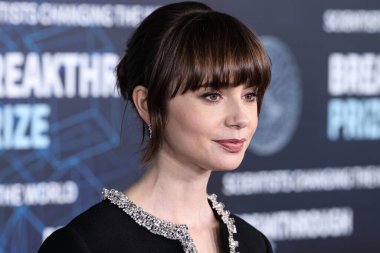 İngiliz ve Amerikalı aktris Lily Collins, 15 Nisan 2023 'te ABD' nin Kaliforniya eyaletinin Los Angeles kentinde bulunan Akademi Sinema Müzesi 'nde düzenlenen 9.. 