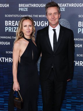Shauna Robertson ve kocası Edward Norton, 15 Nisan 2023 'te ABD' nin Kaliforniya eyaletinin Los Angeles kentinde düzenlenen Akademi Sinema Müzesi 'nde düzenlenen 9..