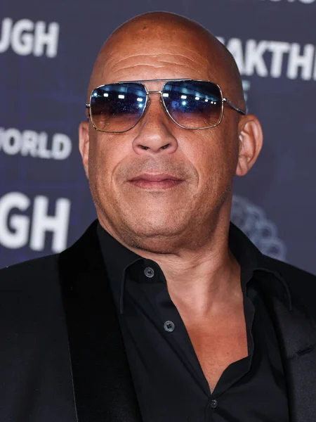 2023年4月15日 美国演员兼电影制片人Vin Diesel抵达美国加利福尼亚州洛杉矶举行的第9届年度突破性颁奖典礼 — 图库照片