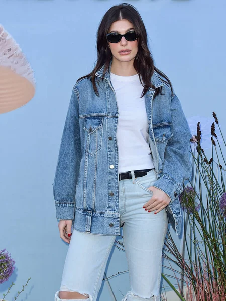 Camila Morrone, REVOLVE Festivali 2023 'e 15 Nisan 2023' te ABD 'nin Kaliforniya eyaletinin Coachella Vadisi' nde H.wood Grubu ile ortaklaşa katılıyor.. 