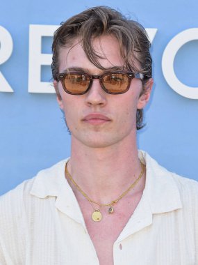 Lucky Blue Smith, REVOLVE Festivali 2023 'e 15 Nisan 2023' te ABD 'nin Kaliforniya eyaletinde yer alan Coachella Vadisi, Coachella Vadisi' nde H.wood Group ile ortaklaşa katılıyor.. 