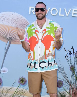 Travis Kelce, REVOLVE Festivali 2023 'e 15 Nisan 2023' te ABD 'nin Kaliforniya eyaletinde bulunan Coachella Vadisi, Coachella Vadisi' nde H.wood Group ile ortaklaşa katılıyor.. 
