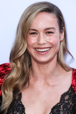 Rodarte giyimli Amerikalı aktris Brie Larson, The Daily Front Row 'un 23 Nisan 2023' te Beverly Hills Hotel 'deki Crystal Garden' daki 7. Moda Los Angeles Ödülleri 'ne ulaştı..