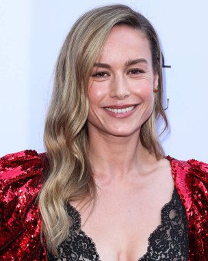 Rodarte giyimli Amerikalı aktris Brie Larson, The Daily Front Row 'un 23 Nisan 2023' te Beverly Hills Hotel 'deki Crystal Garden' daki 7. Moda Los Angeles Ödülleri 'ne ulaştı..