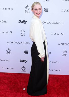 Givenchy giyimli Amerikalı aktris Elle Fanning, The Daily Front Row 'un 23 Nisan 2023' te Beverly Hills Hotel 'deki Crystal Garden' da düzenlenen 7. Moda Los Angeles Ödülleri 'ne ulaştı.. 