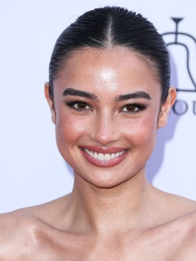 Kelsey Merritt, The Daily Front Row 'un 7. Geleneksel Moda Los Angeles Ödülleri' ne 23 Nisan 2023 'te Beverly Hills Oteli' nde düzenlenen Crystal Garden 'da ulaştı.. 