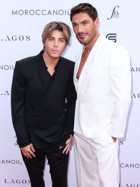 Lukas Gage ve Chris Appleton, 23 Nisan 2023 'te Beverly Hills Hotel' deki Crystal Garden 'da düzenlenen Daily Front Row' un 7..