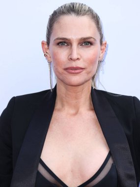 Sara Foster, The Daily Front Row 'un 7. Geleneksel Moda Los Angeles Ödülleri' ne 23 Nisan 2023 'te Beverly Hills Oteli' nde düzenlenen Crystal Garden 'da ulaştı.. 