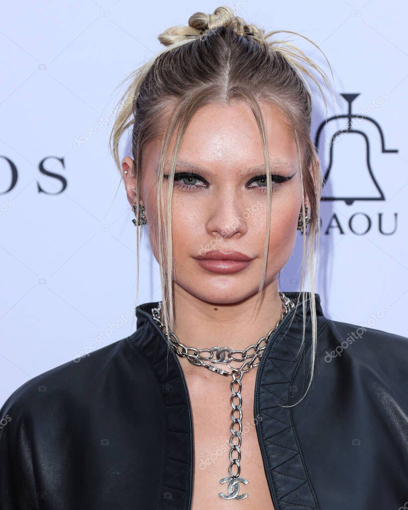 Josie Canseco llega al 7º Premio Anual de Moda de The Daily Front Row