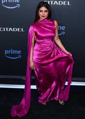 Hint aktris ve yapımcı Priyanka Chopra Jonas, 25 Nisan 2023 'te Culver City, Los Angeles, Kaliforniya, ABD' de gerçekleştirilen Amazon Prime Video 'nun' Kale 'birinci sezonuna Los Angeles Kırmızı Halı ve Hayran Gösterimi' ne geldi..