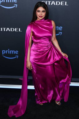 Hint aktris ve yapımcı Priyanka Chopra Jonas, 25 Nisan 2023 'te Culver City, Los Angeles, Kaliforniya, ABD' de gerçekleştirilen Amazon Prime Video 'nun' Kale 'birinci sezonuna Los Angeles Kırmızı Halı ve Hayran Gösterimi' ne geldi..