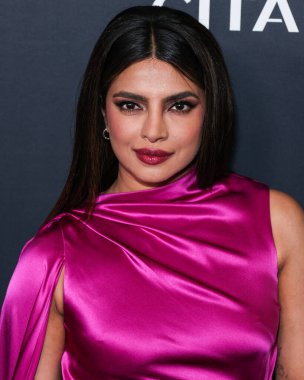 Hint aktris ve yapımcı Priyanka Chopra Jonas, 25 Nisan 2023 'te Culver City, Los Angeles, Kaliforniya, ABD' de gerçekleştirilen Amazon Prime Video 'nun' Kale 'birinci sezonuna Los Angeles Kırmızı Halı ve Hayran Gösterimi' ne geldi..