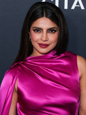 Hint aktris ve yapımcı Priyanka Chopra Jonas, 25 Nisan 2023 'te Culver City, Los Angeles, Kaliforniya, ABD' de gerçekleştirilen Amazon Prime Video 'nun' Kale 'birinci sezonuna Los Angeles Kırmızı Halı ve Hayran Gösterimi' ne geldi..