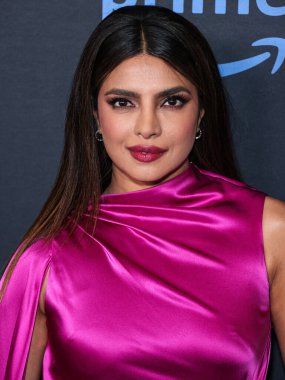 Hint aktris ve yapımcı Priyanka Chopra Jonas, 25 Nisan 2023 'te Culver City, Los Angeles, Kaliforniya, ABD' de gerçekleştirilen Amazon Prime Video 'nun' Kale 'birinci sezonuna Los Angeles Kırmızı Halı ve Hayran Gösterimi' ne geldi..