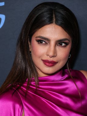 Hint aktris ve yapımcı Priyanka Chopra Jonas, 25 Nisan 2023 'te Culver City, Los Angeles, Kaliforniya, ABD' de gerçekleştirilen Amazon Prime Video 'nun' Kale 'birinci sezonuna Los Angeles Kırmızı Halı ve Hayran Gösterimi' ne geldi..