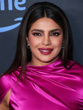 Hint aktris ve yapımcı Priyanka Chopra Jonas, 25 Nisan 2023 'te Culver City, Los Angeles, Kaliforniya, ABD' de gerçekleştirilen Amazon Prime Video 'nun' Kale 'birinci sezonuna Los Angeles Kırmızı Halı ve Hayran Gösterimi' ne geldi..