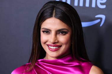 Hint aktris ve yapımcı Priyanka Chopra Jonas, 25 Nisan 2023 'te Culver City, Los Angeles, Kaliforniya, ABD' de gerçekleştirilen Amazon Prime Video 'nun' Kale 'birinci sezonuna Los Angeles Kırmızı Halı ve Hayran Gösterimi' ne geldi..