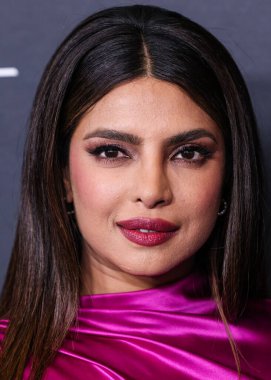 Hint aktris ve yapımcı Priyanka Chopra Jonas, 25 Nisan 2023 'te Culver City, Los Angeles, Kaliforniya, ABD' de gerçekleştirilen Amazon Prime Video 'nun' Kale 'birinci sezonuna Los Angeles Kırmızı Halı ve Hayran Gösterimi' ne geldi..