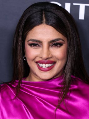 Hint aktris ve yapımcı Priyanka Chopra Jonas, 25 Nisan 2023 'te Culver City, Los Angeles, Kaliforniya, ABD' de gerçekleştirilen Amazon Prime Video 'nun' Kale 'birinci sezonuna Los Angeles Kırmızı Halı ve Hayran Gösterimi' ne geldi..