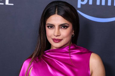Hint aktris ve yapımcı Priyanka Chopra Jonas, 25 Nisan 2023 'te Culver City, Los Angeles, Kaliforniya, ABD' de gerçekleştirilen Amazon Prime Video 'nun' Kale 'birinci sezonuna Los Angeles Kırmızı Halı ve Hayran Gösterimi' ne geldi..