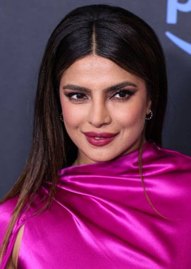 Hint aktris ve yapımcı Priyanka Chopra Jonas, 25 Nisan 2023 'te Culver City, Los Angeles, Kaliforniya, ABD' de gerçekleştirilen Amazon Prime Video 'nun' Kale 'birinci sezonuna Los Angeles Kırmızı Halı ve Hayran Gösterimi' ne geldi..