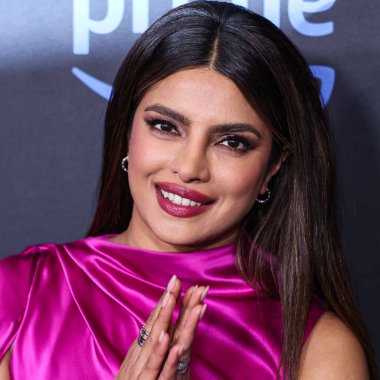 Hint aktris ve yapımcı Priyanka Chopra Jonas, 25 Nisan 2023 'te Culver City, Los Angeles, Kaliforniya, ABD' de gerçekleştirilen Amazon Prime Video 'nun' Kale 'birinci sezonuna Los Angeles Kırmızı Halı ve Hayran Gösterimi' ne geldi..