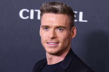 İskoç aktör Richard Madden, Dior takım elbise, Chopard marka saat ve Goodman Brand spor ayakkabıları ile 25 Nisan 2023 'te Los Angeles, Los Angeles' taki The Culver Theater 'da düzenlenen Amazon Prime Video' un 'Citadel' sezon 1 'gösterimine geldi..