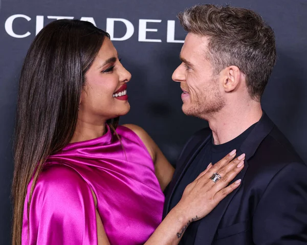 Priyanka Chopra Jonas ve Richard Madden, 25 Nisan 2023 'te Culver City, Los Angeles, Kaliforniya, ABD' de gerçekleştirilen Amazon Prime Video 'nun' Kale 'birinci sezonunda Los Angeles Kırmızı Halı ve Hayran Gösterimi' ne geldiler..