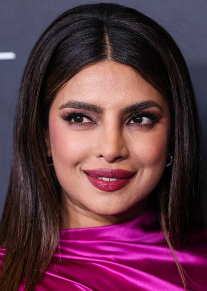 Hint aktris ve yapımcı Priyanka Chopra Jonas, 25 Nisan 2023 'te Culver City, Los Angeles, Kaliforniya, ABD' de gerçekleştirilen Amazon Prime Video 'nun' Kale 'birinci sezonuna Los Angeles Kırmızı Halı ve Hayran Gösterimi' ne geldi..