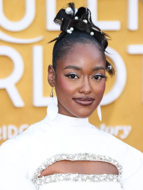 Amerikalı aktris Arsema Thomas, Netflix 'in Queen Charlotte: A Bridgerton Story' nin birinci sezonunu 26 Nisan 2023 'te Westwood, Los Angeles, Kaliforniya, ABD' deki Regency Village Theatre 'da düzenlenen Dünya Premiere Screening Event of Netflix' in birinci sezonuna geliyor.. 