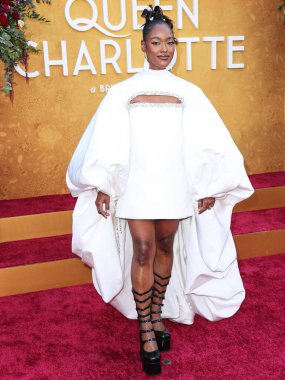 Amerikalı aktris Arsema Thomas, Netflix 'in Queen Charlotte: A Bridgerton Story' nin birinci sezonunu 26 Nisan 2023 'te Westwood, Los Angeles, Kaliforniya, ABD' deki Regency Village Theatre 'da düzenlenen Dünya Premiere Screening Event of Netflix' in birinci sezonuna geliyor.. 